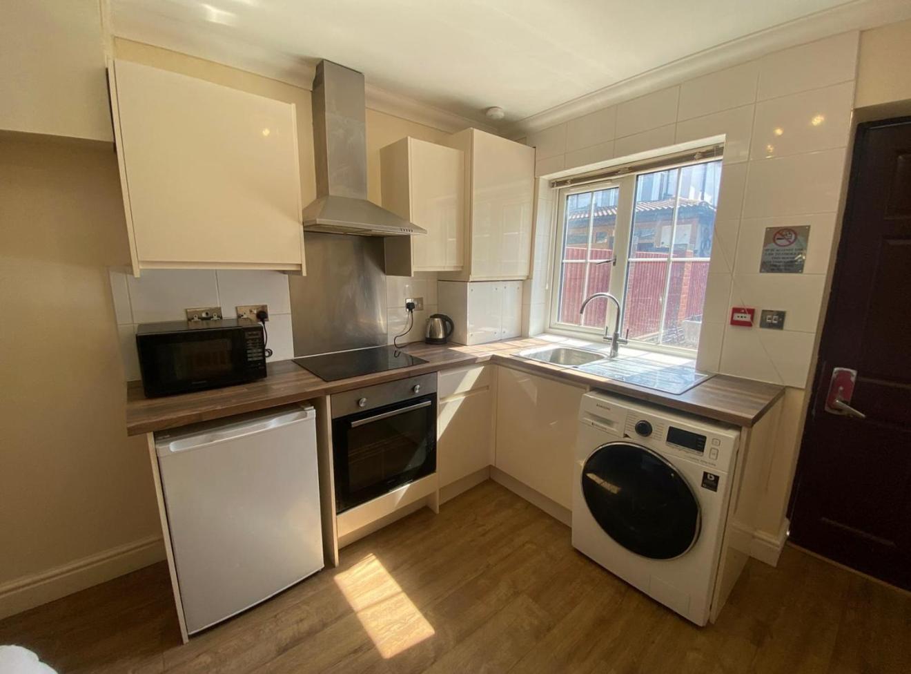 Crompton Guest House Hounslow Kültér fotó