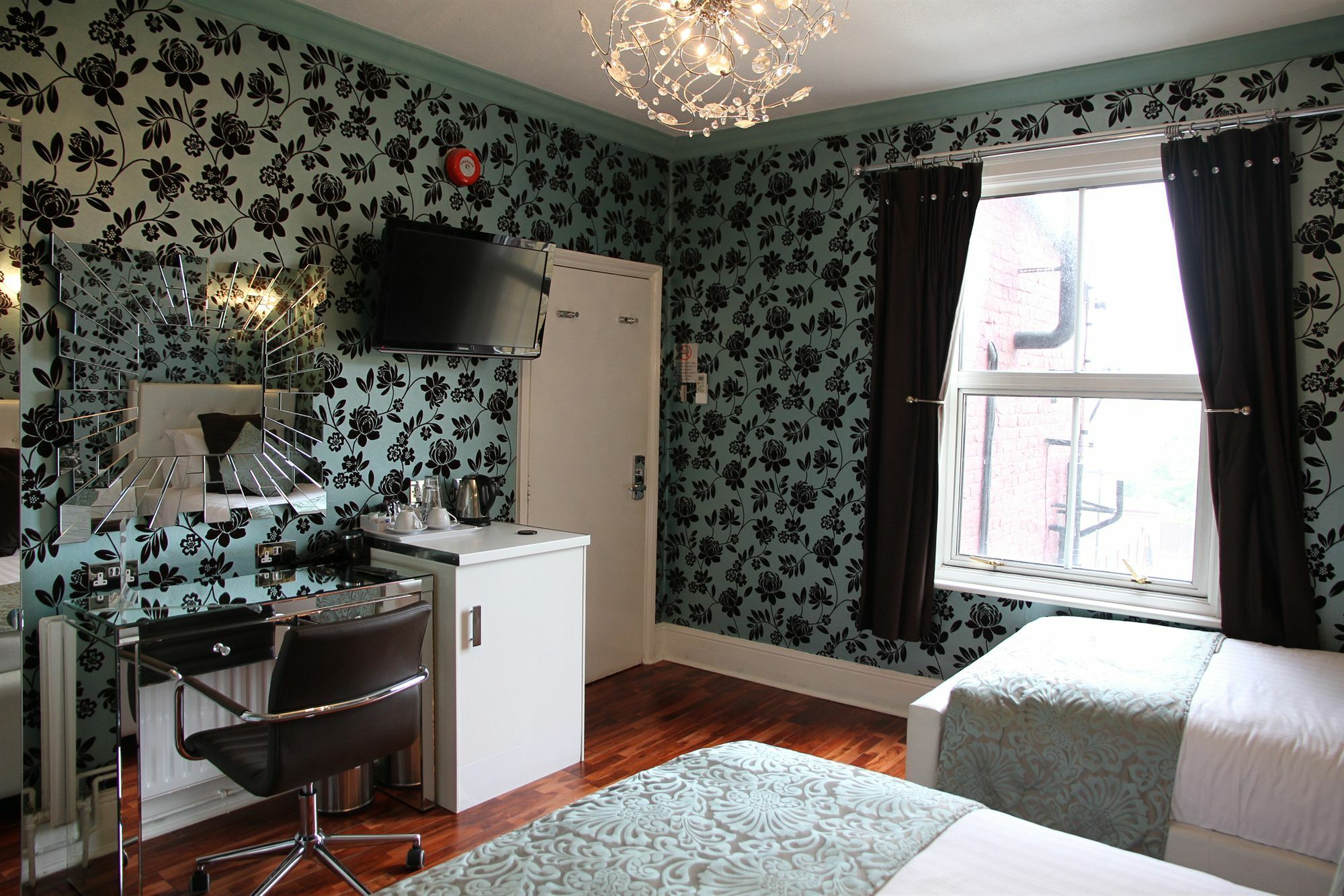 Crompton Guest House Hounslow Kültér fotó